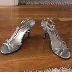 Touch Ups Heels size 6, 3.5 inch heel